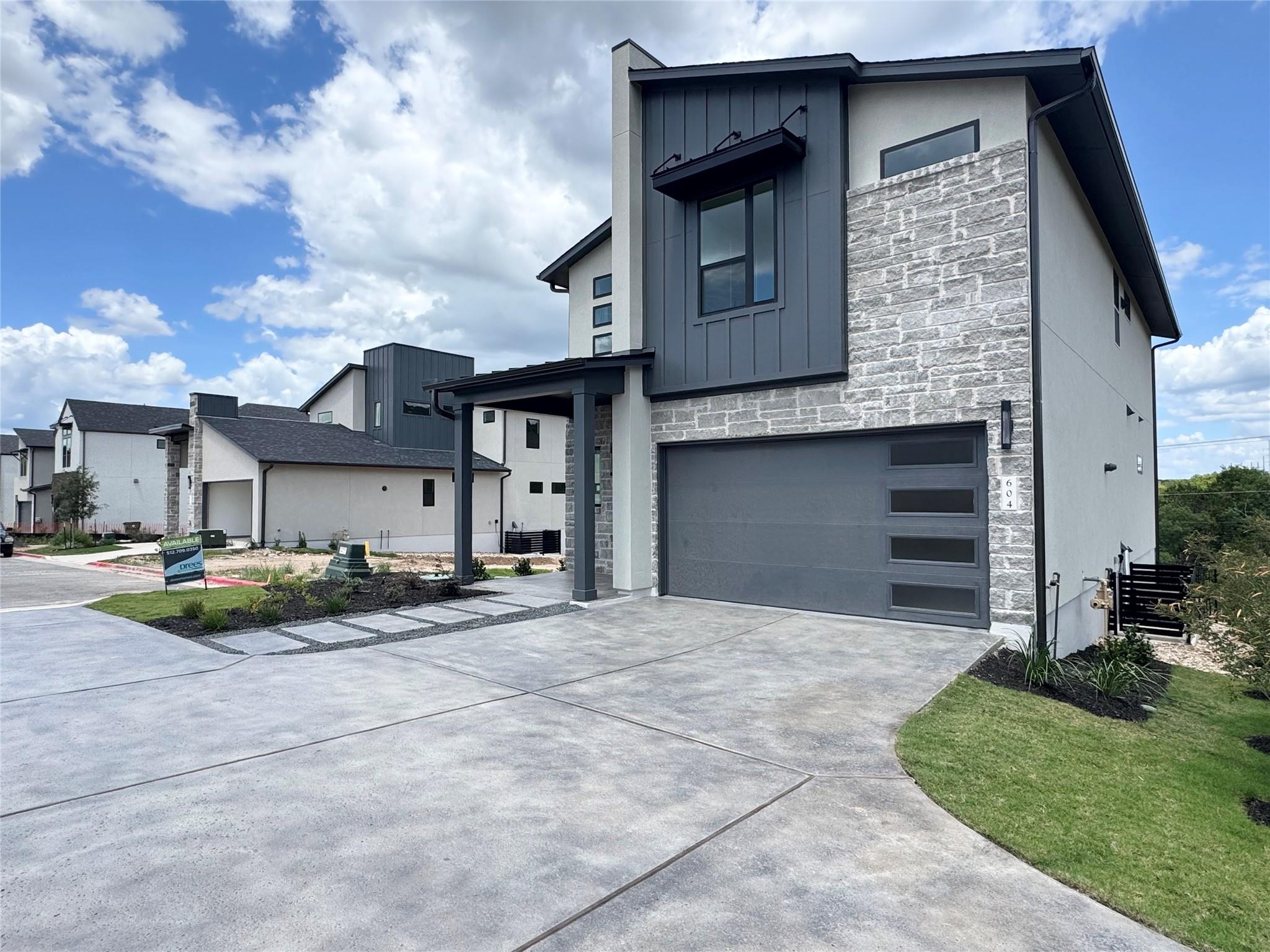 604 Grapeleaf DR