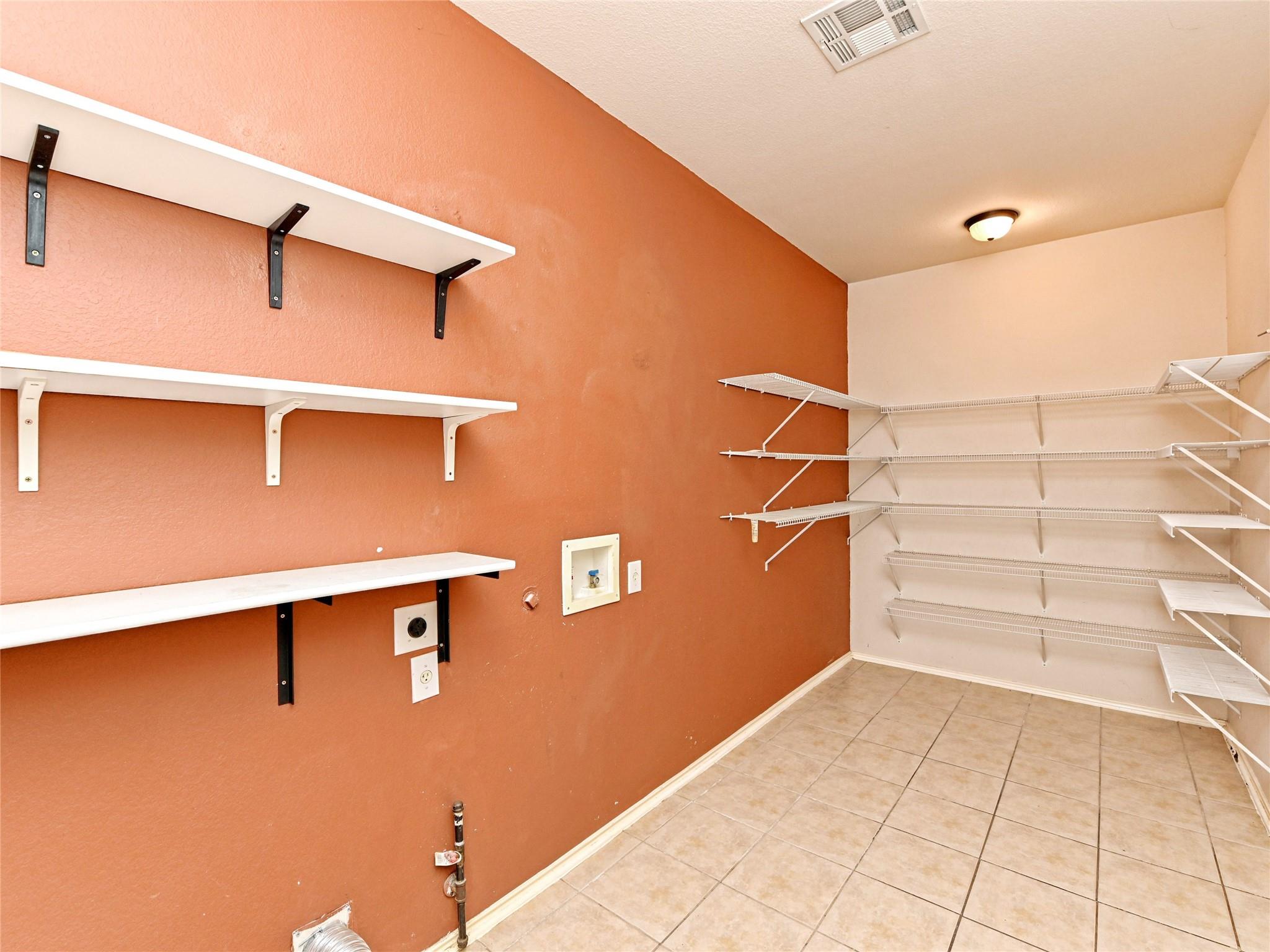 Hutto, Texas 78634, United States, 4 Bedrooms Bedrooms, ,3 BathroomsBathrooms,Residential,Pending,55079