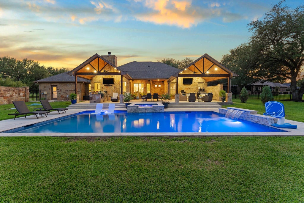 Photo of 3041 Rolling Meadow DR, Salado, TX 76571 (MLS # 2903935)