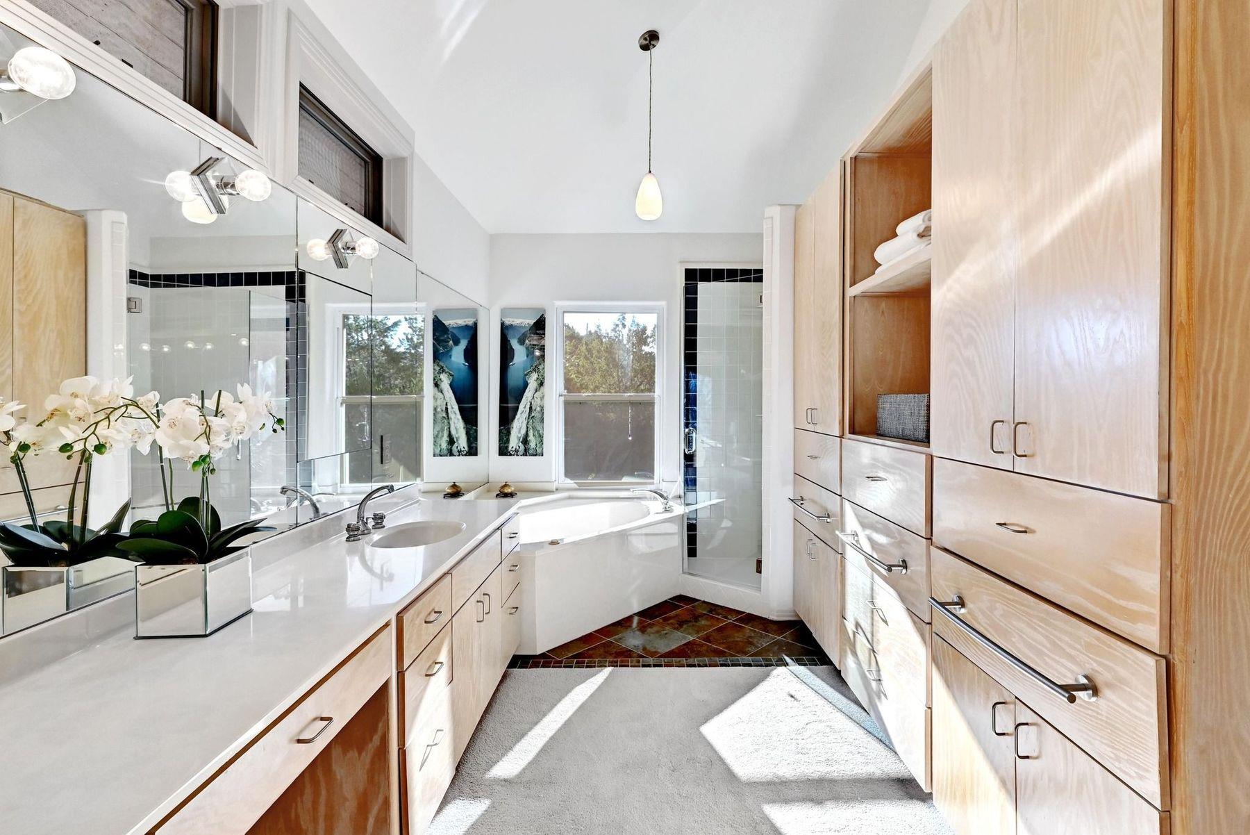 1004 Yaupon Valley RD