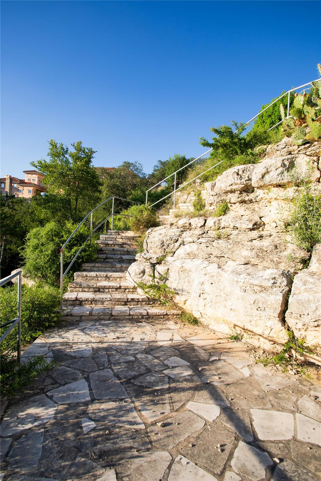 2918 Cliff PT