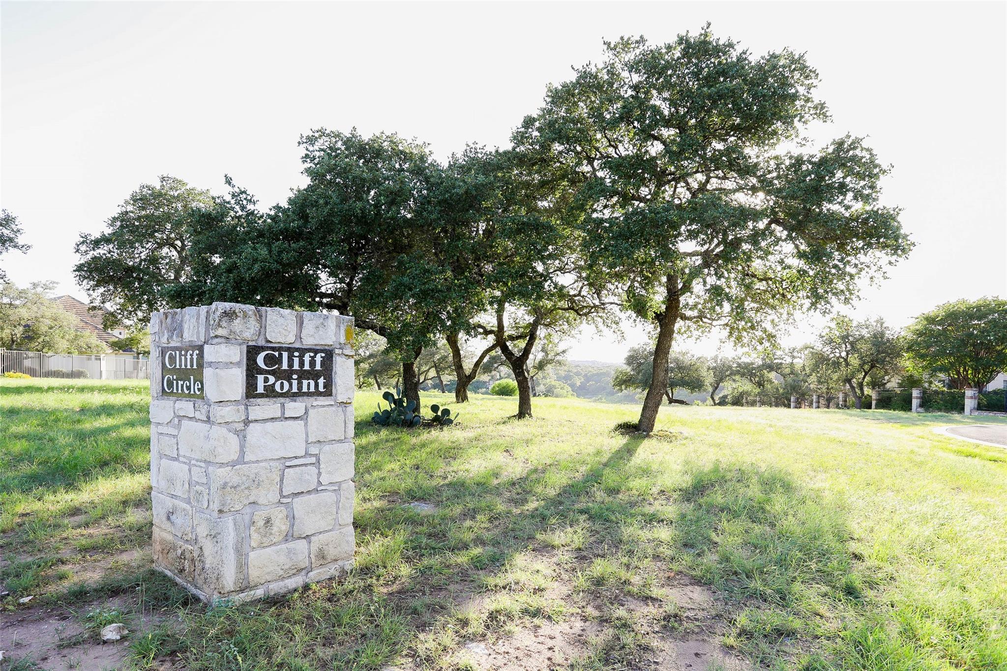 2918 Cliff PT
