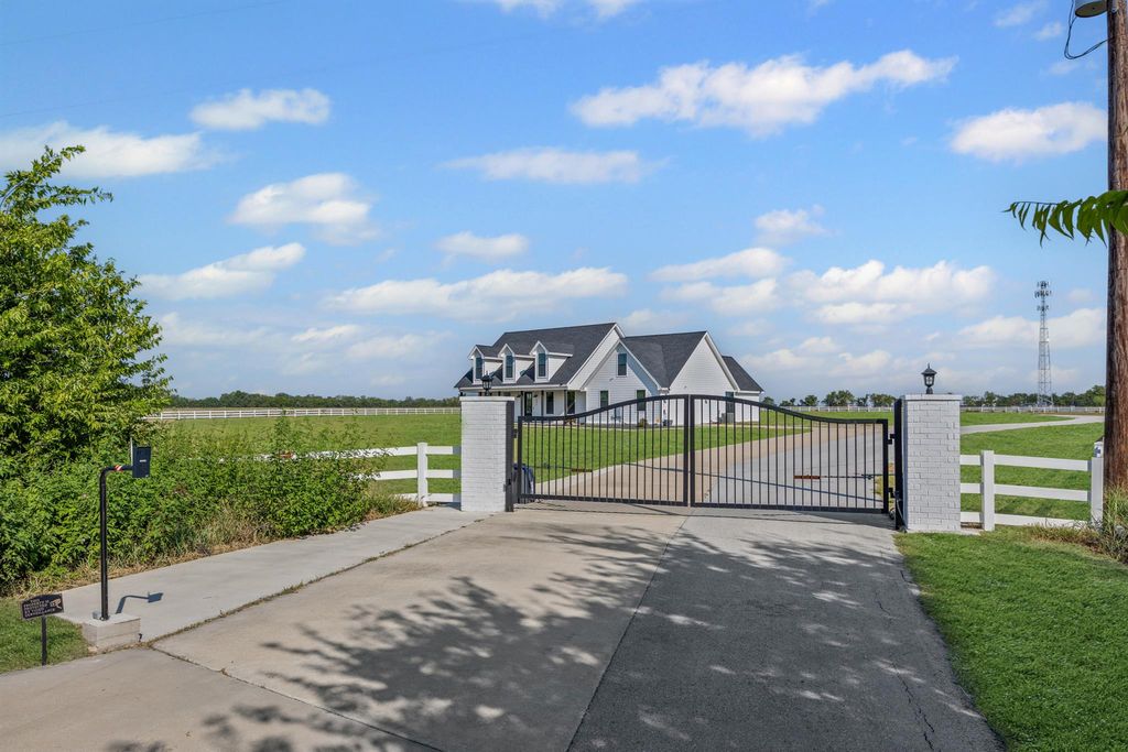 Photo of 821 Silent Valley RD, Lockhart, TX 78644 (MLS # 8796675)