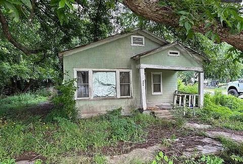 409 Lee ST Smithville TX 78957