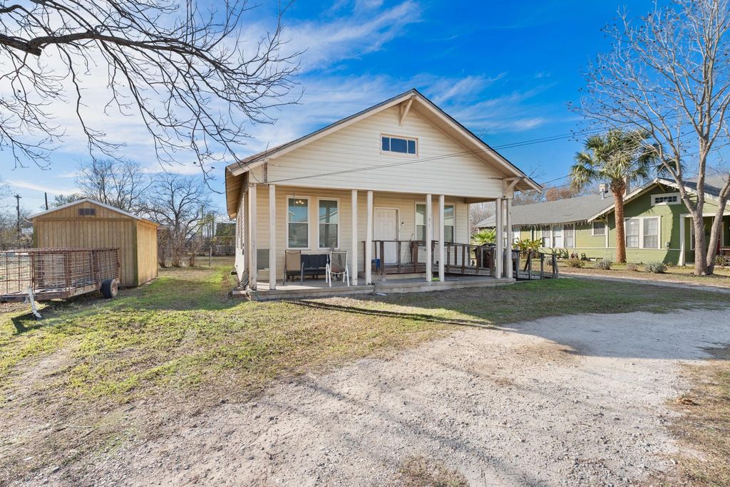 Photo of 917 Trinity ST, Lockhart, TX 78644 (MLS # 9316485)