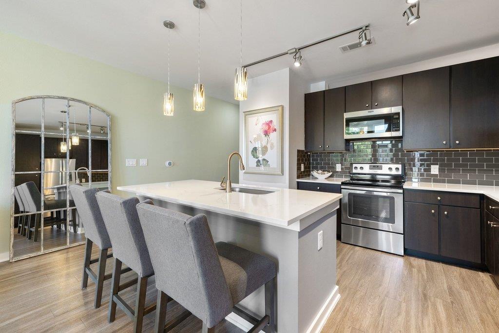 1900 Barton Springs RD 5009