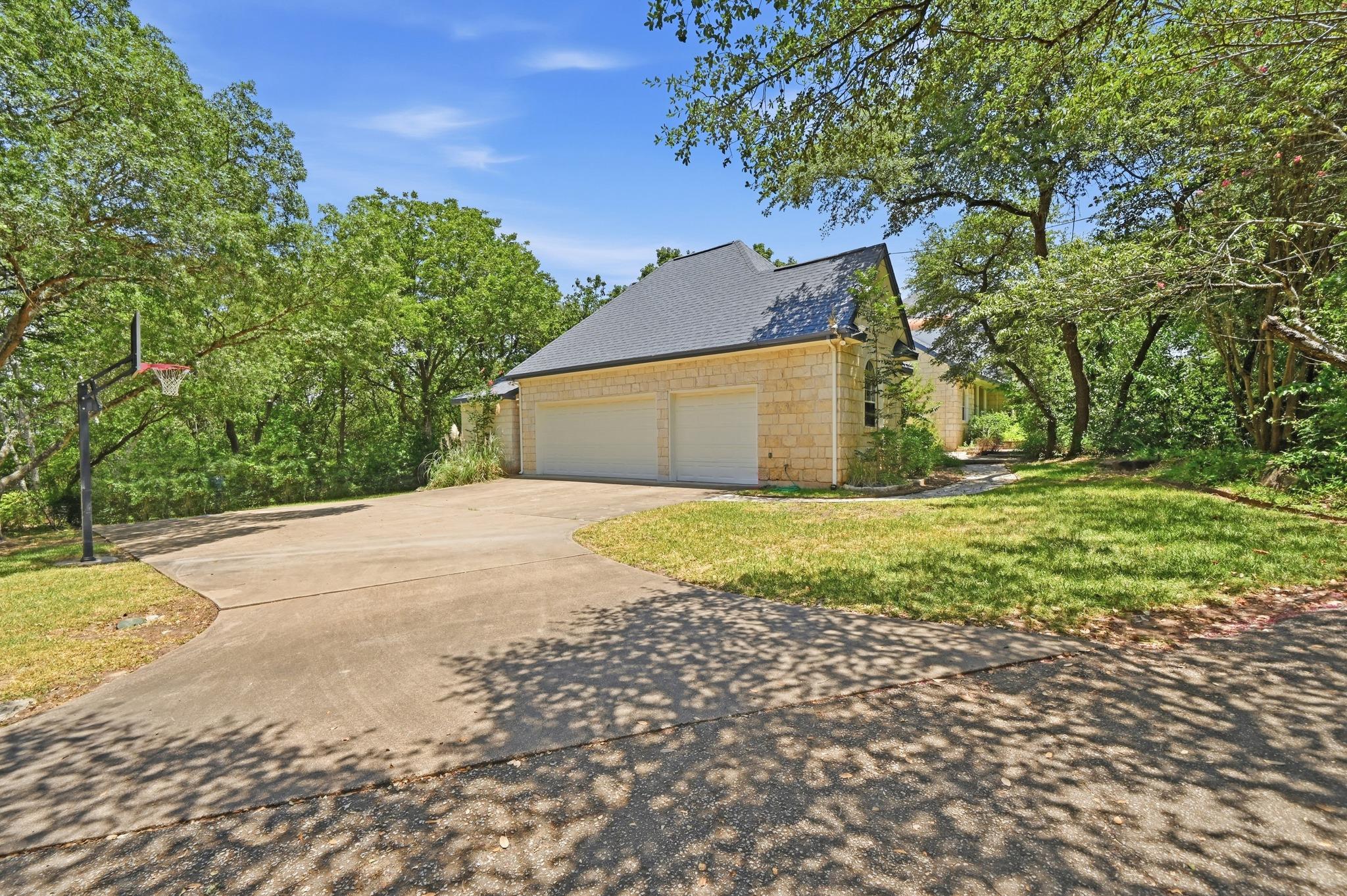 850 Jerrys LN