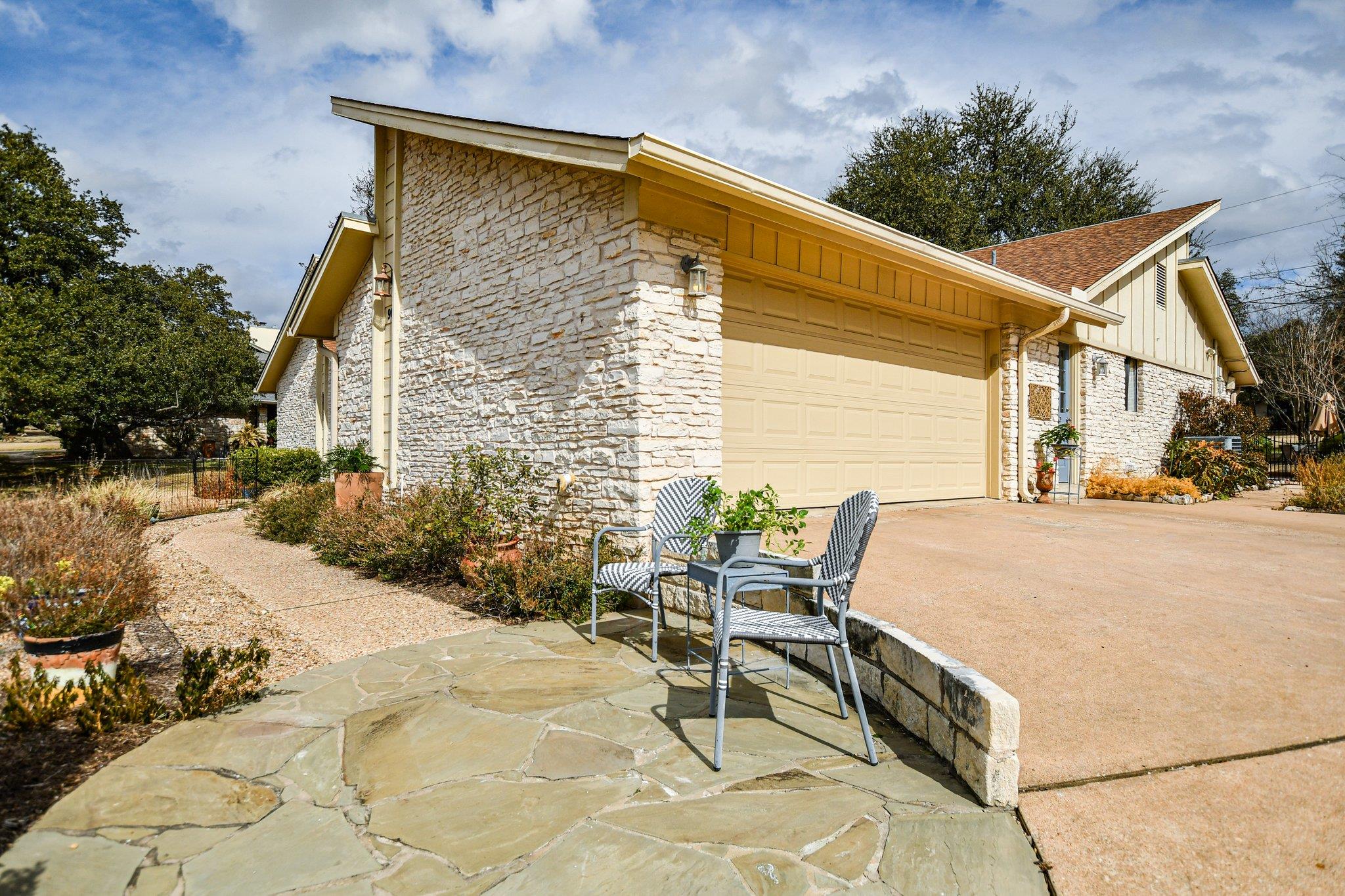 9016 Balcones Club DR