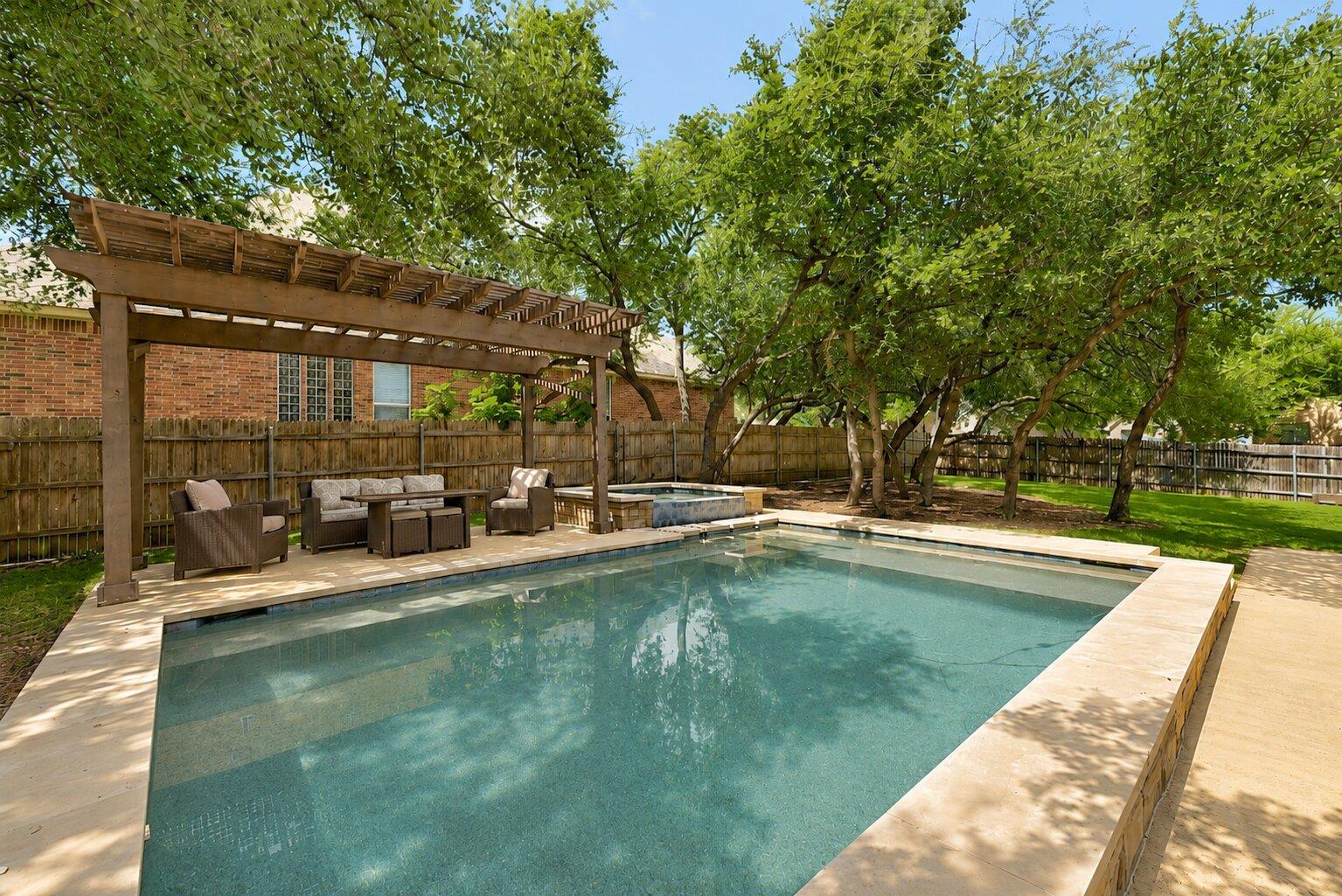 1385 Pine Forest CIR