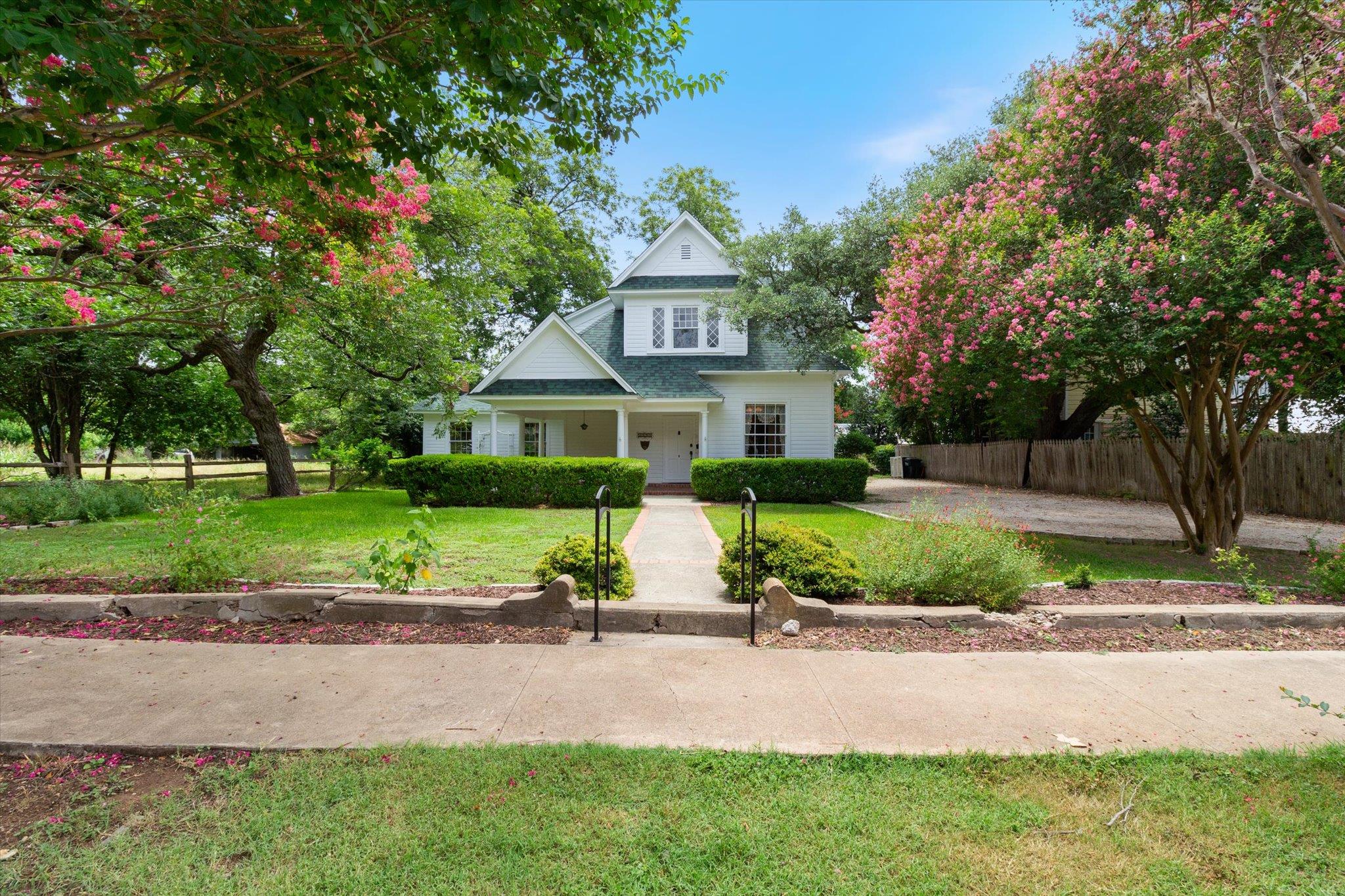 1253 W San Antonio ST