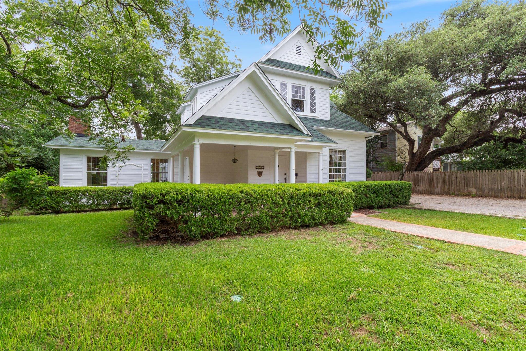 1253 W San Antonio ST