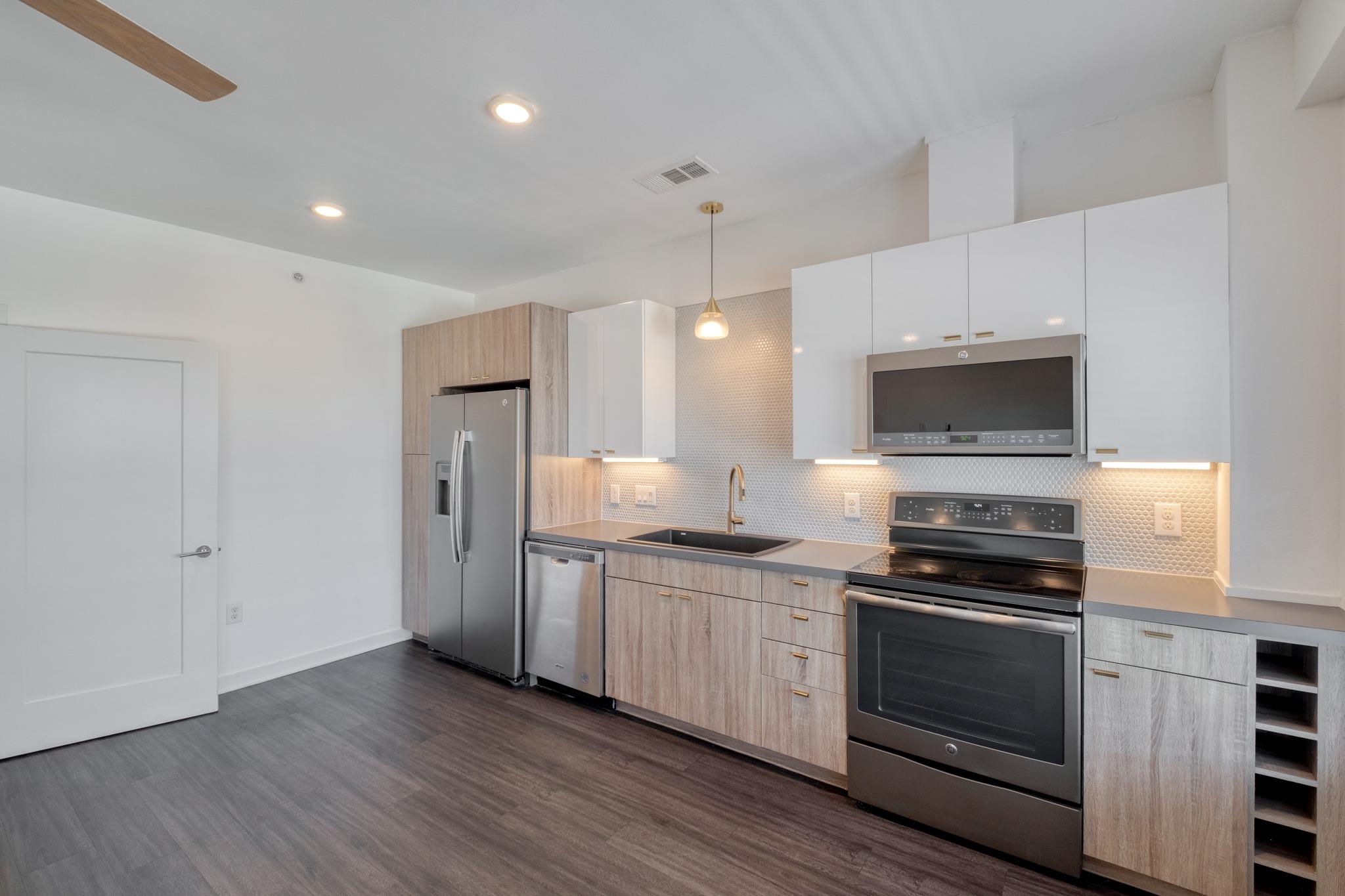 4361 S Congress Ave 527