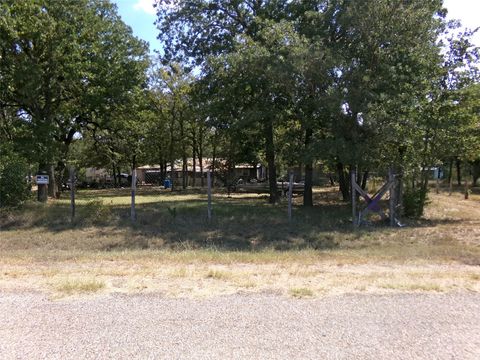 386 Hidden Oaks DR Elgin TX 78621