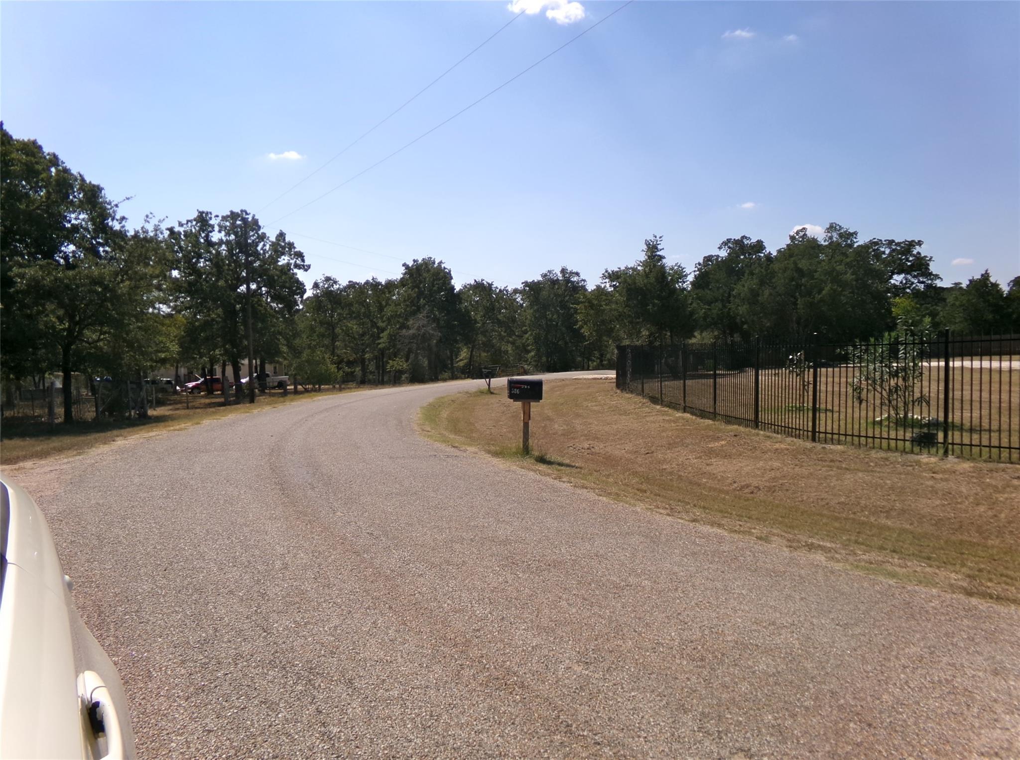 386 Hidden Oaks DR