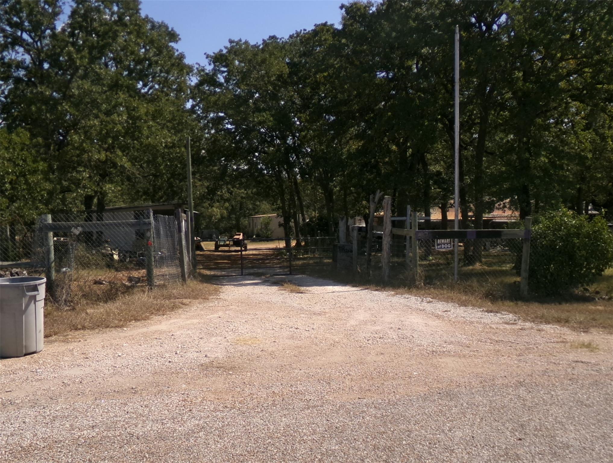 386 Hidden Oaks DR