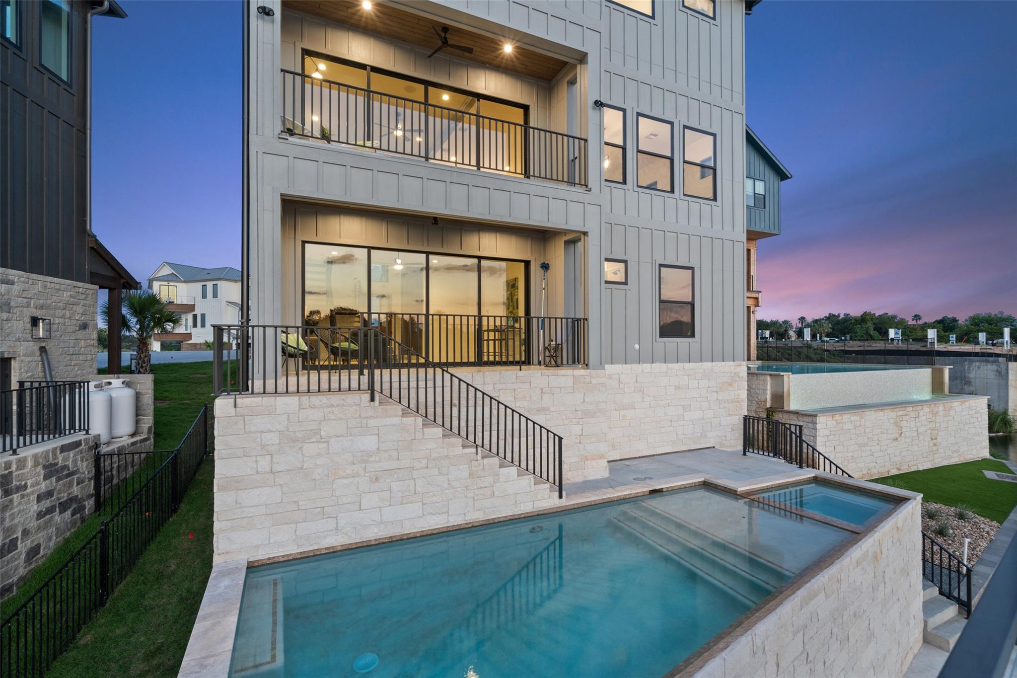 171 Pointview DR