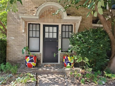 Photo of 705 1/2 Graham PL, Austin, TX 78705 (MLS # 1977606)