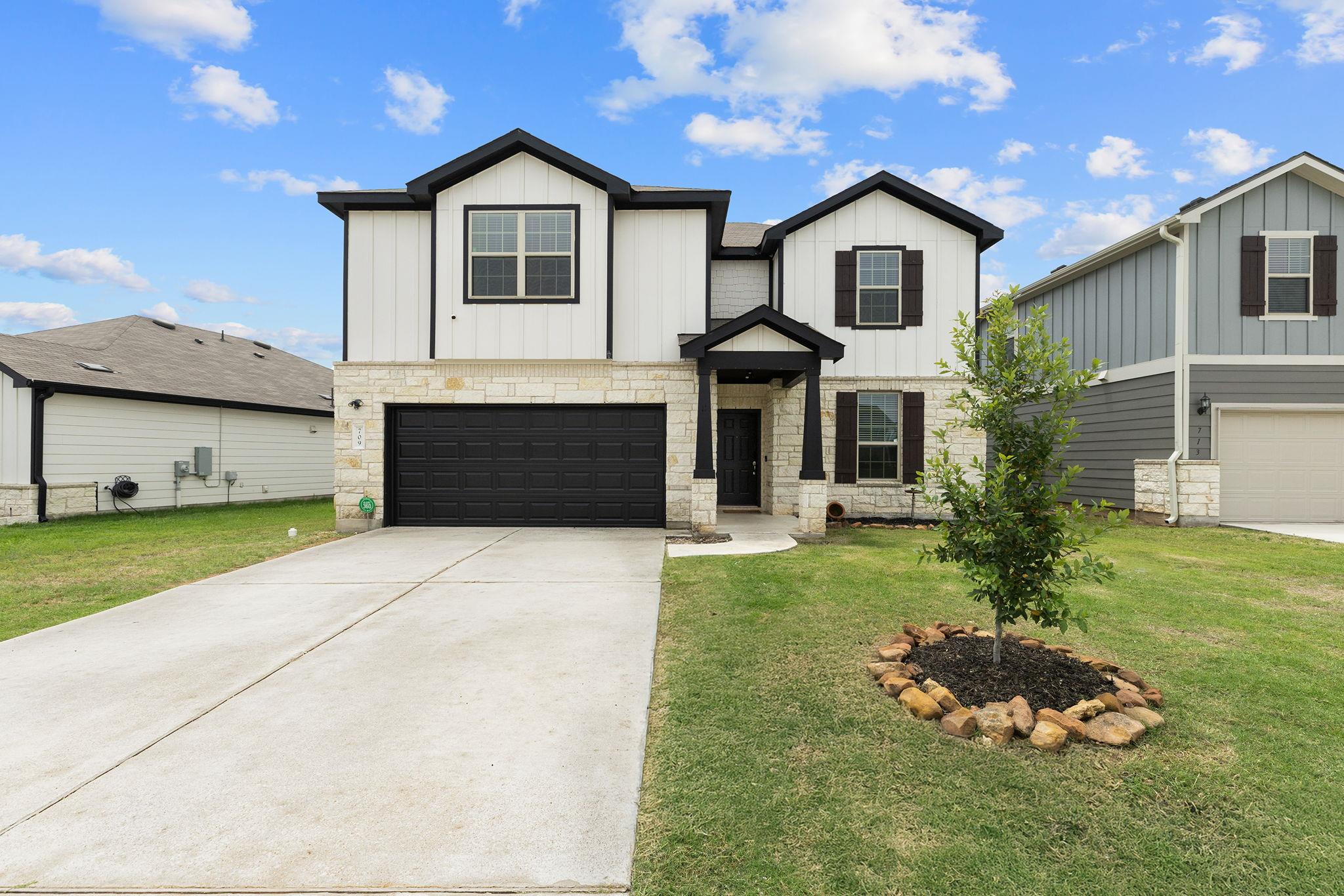 709 Hummingbird LN