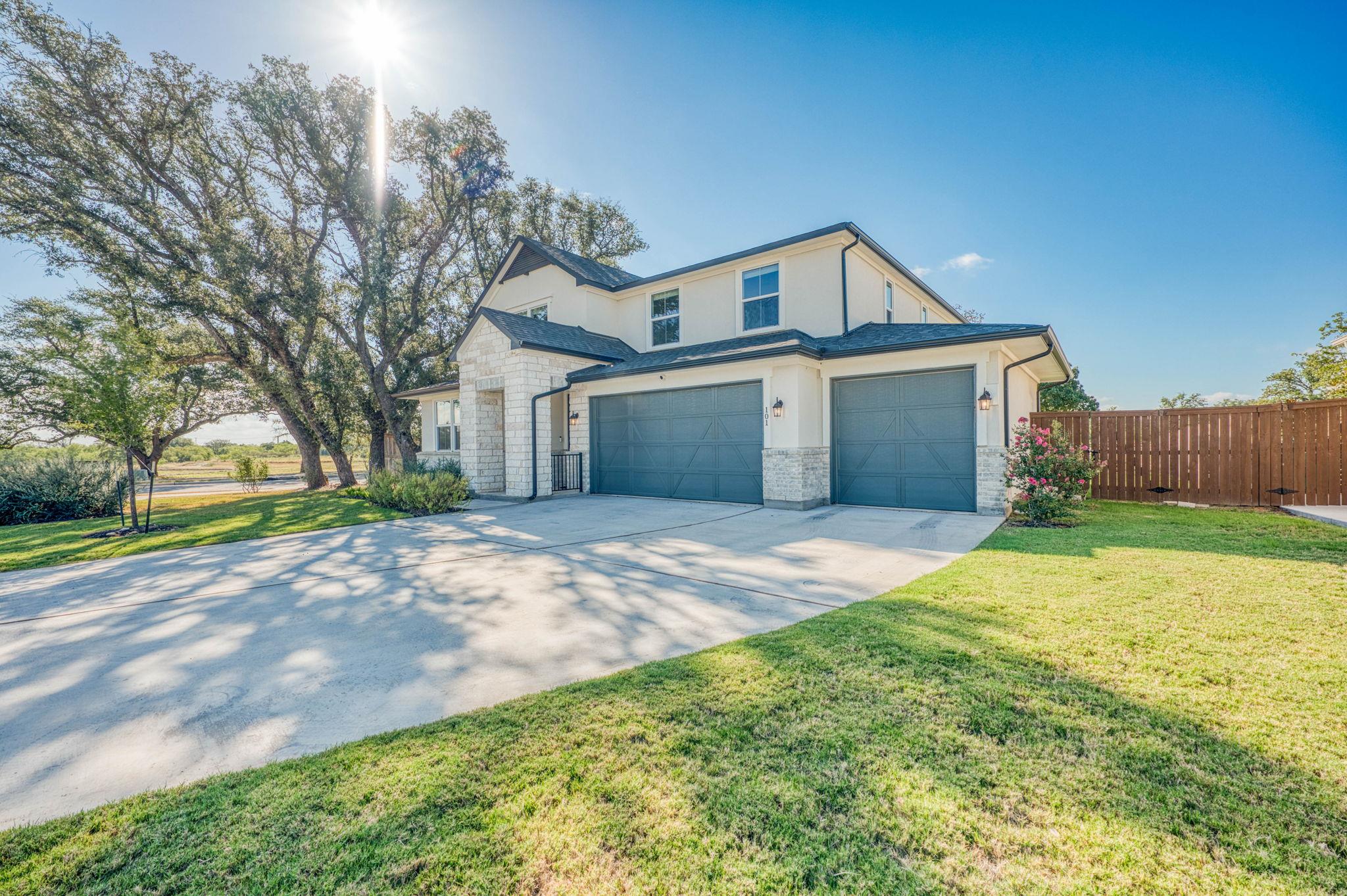 101 Plumbago LN