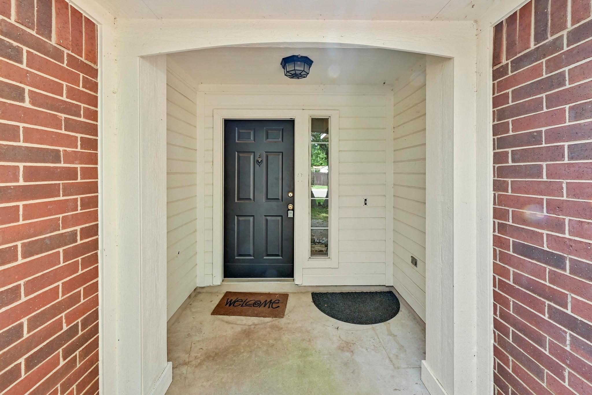 902 Honeysuckle DR