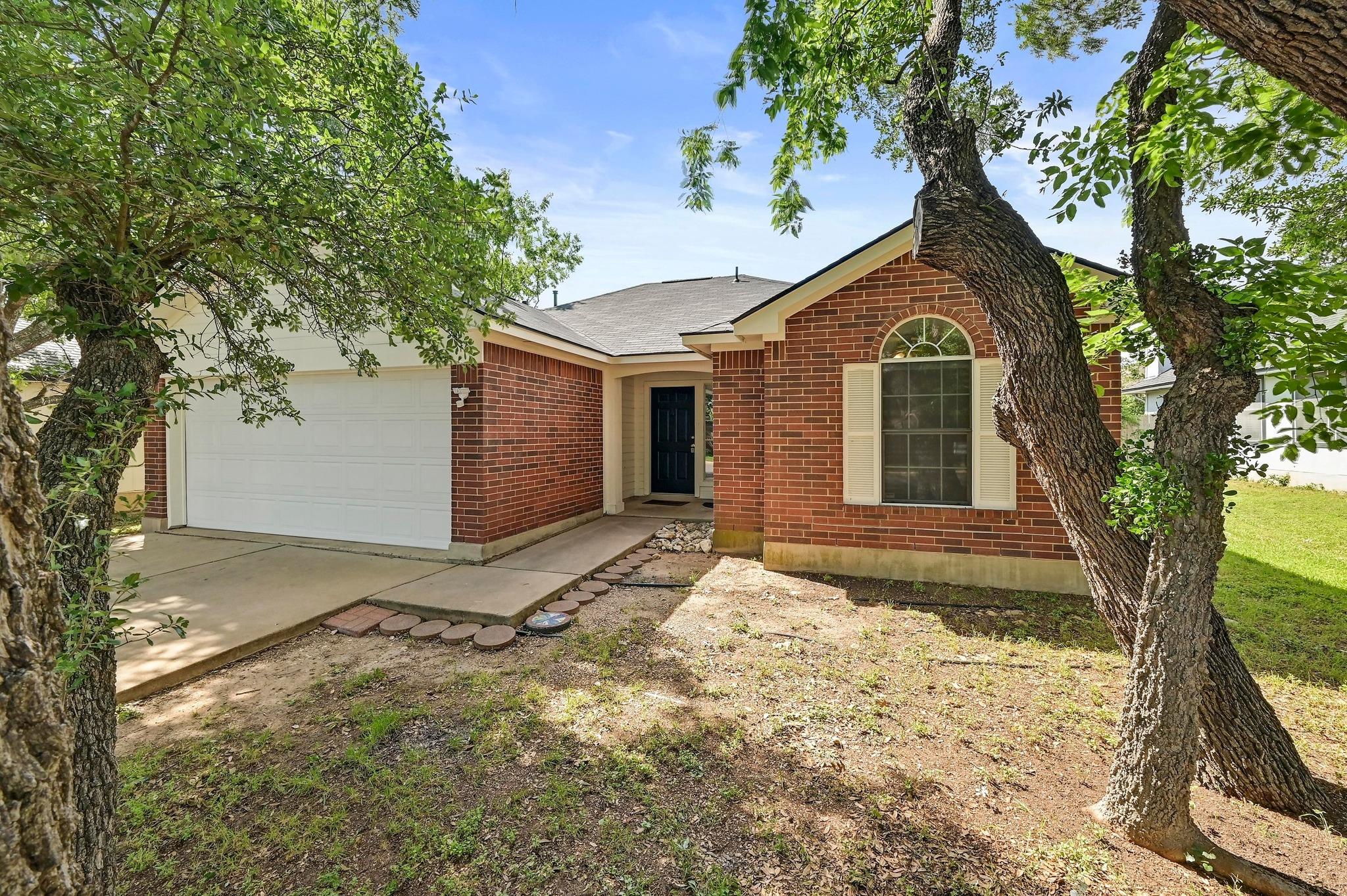 902 Honeysuckle DR