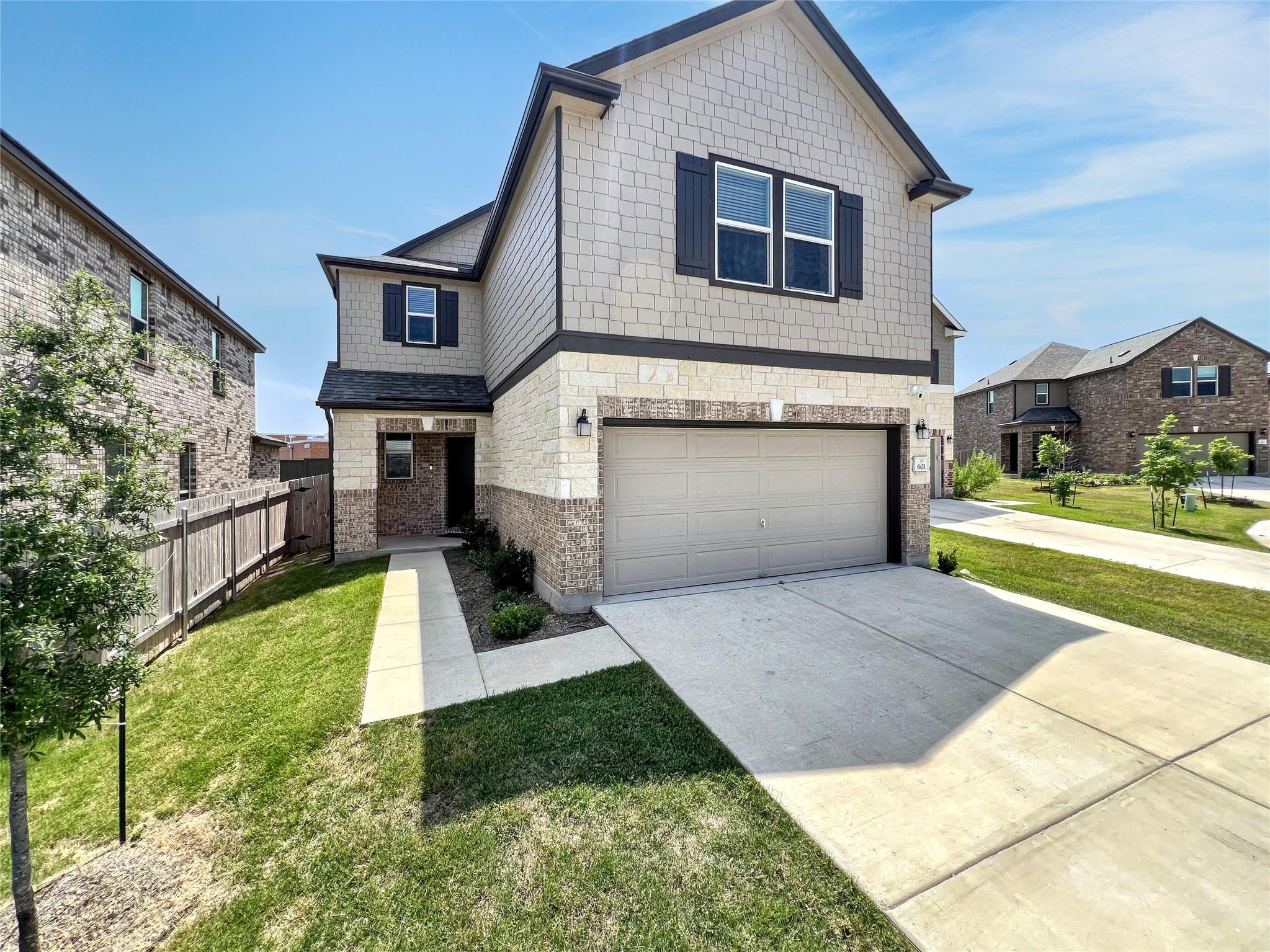 601 Logan James LN
