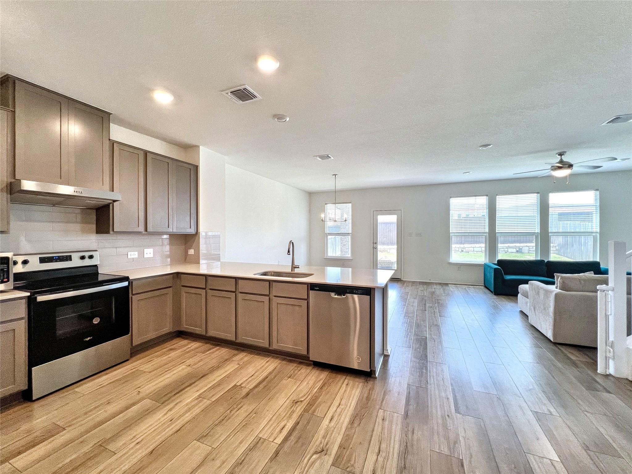 601 Logan James LN