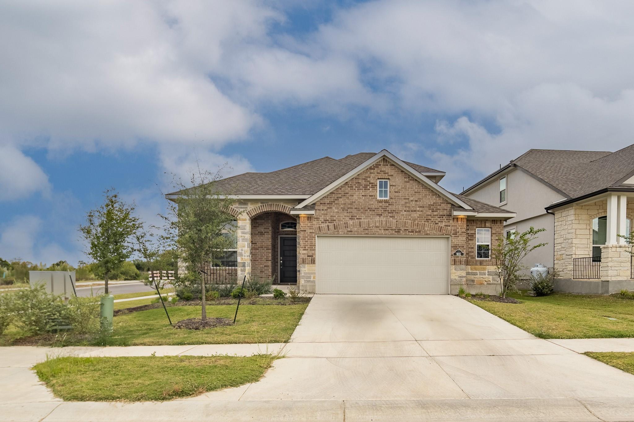 901 Leaning Oak LN, Georgetown