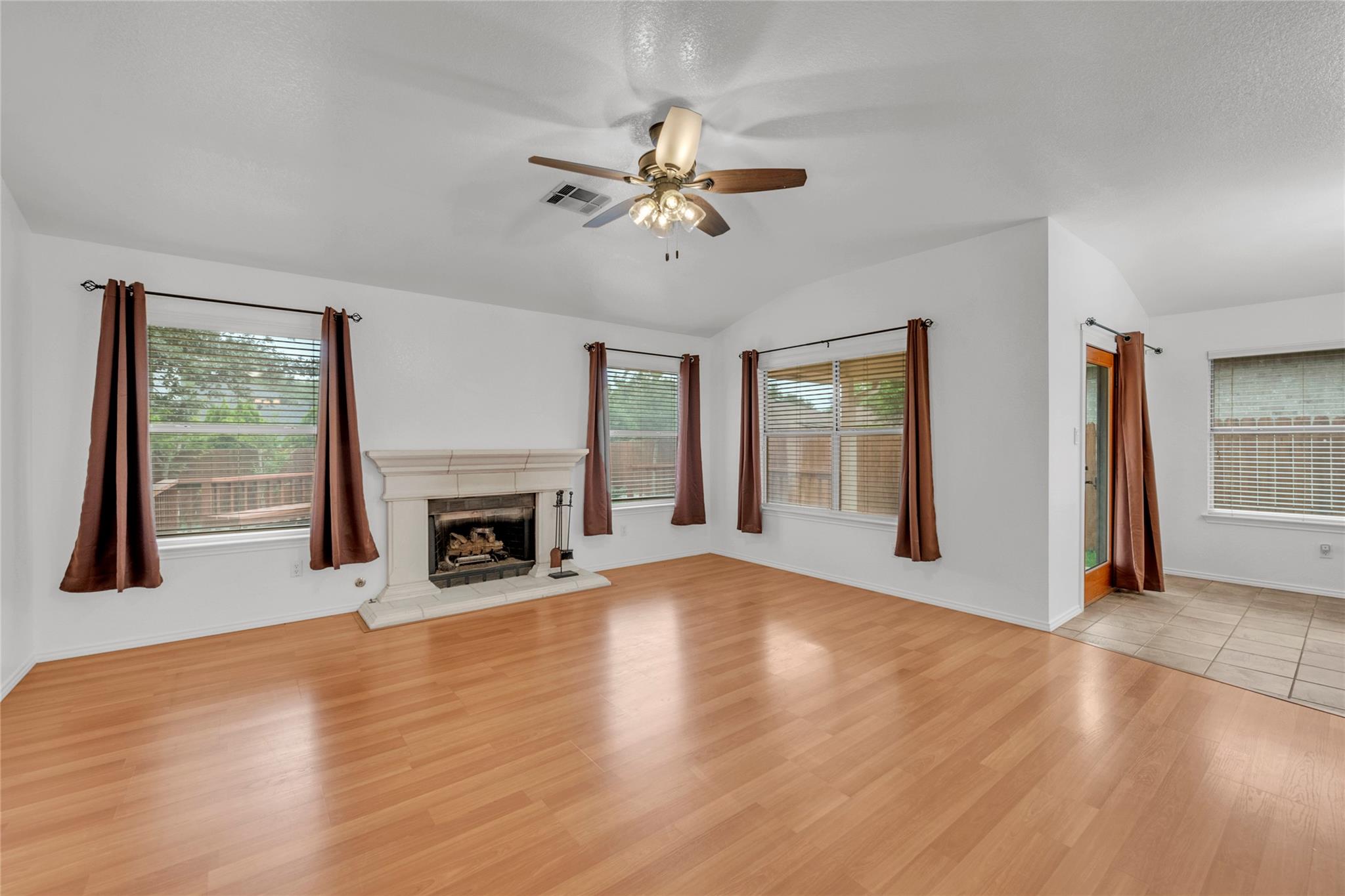 1211 Meghan DR