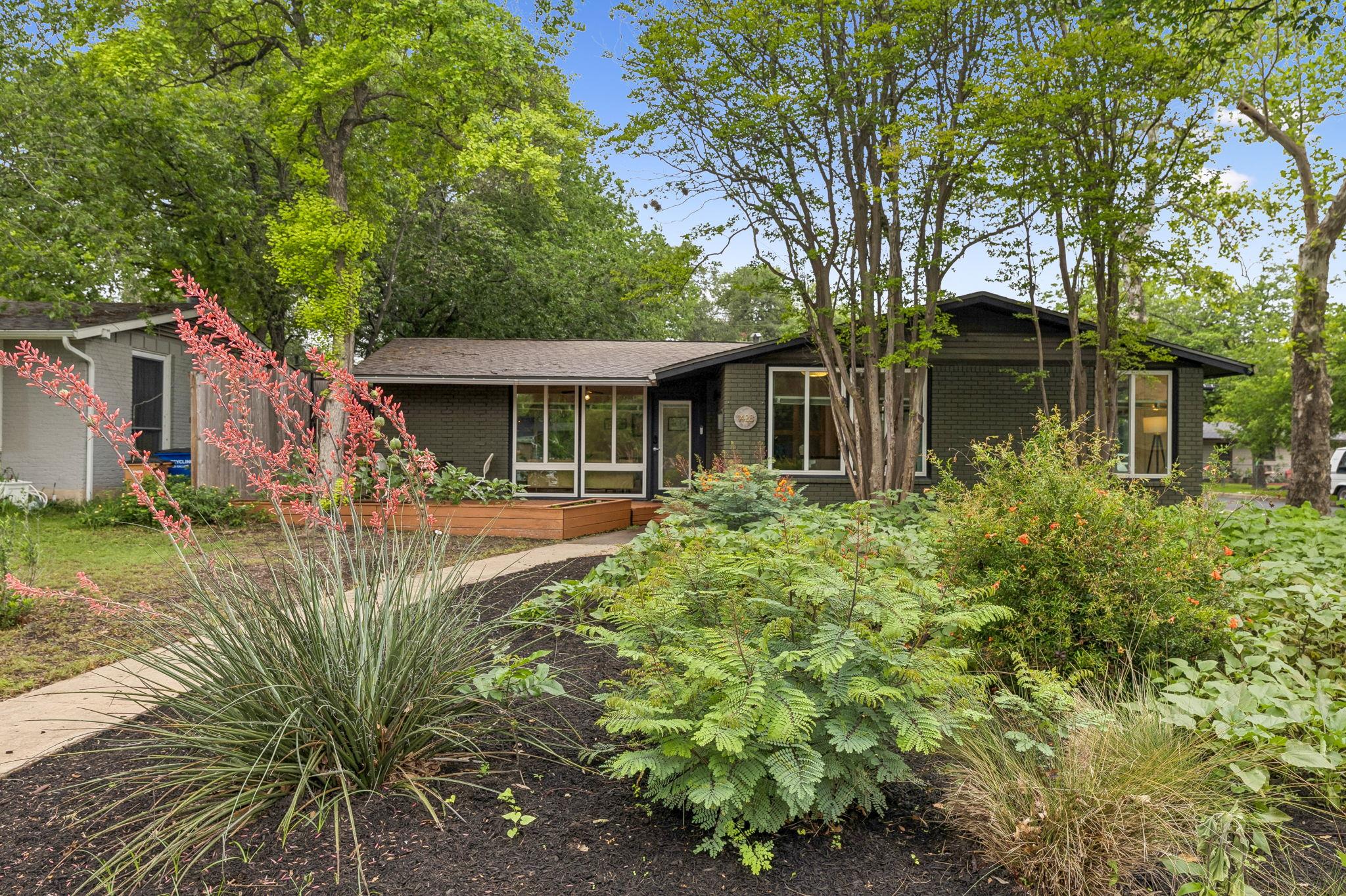 1428 Corona DR