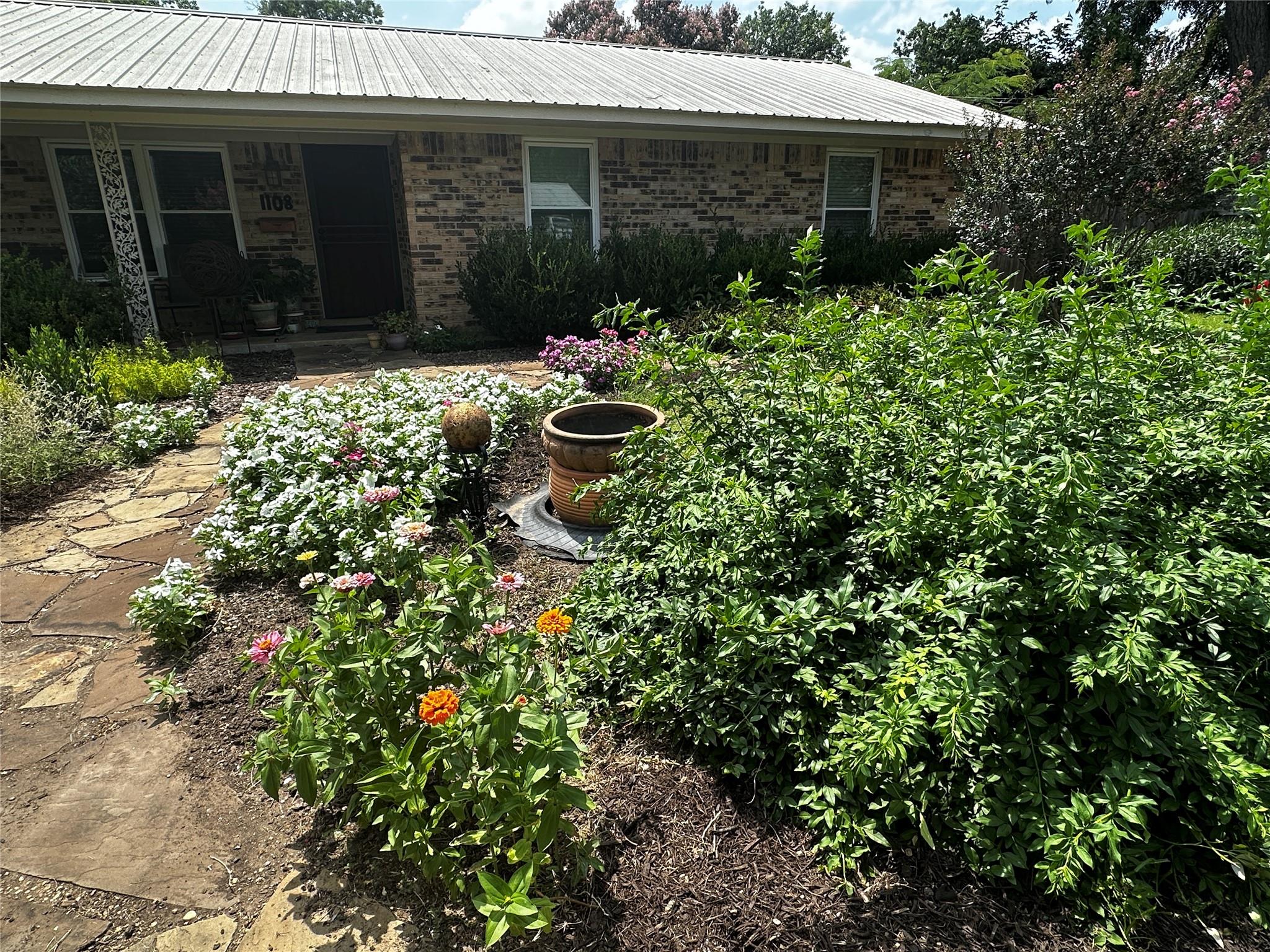 Photo 1 of 17 — 1108 Haysel ST, Bastrop, TX 78602
