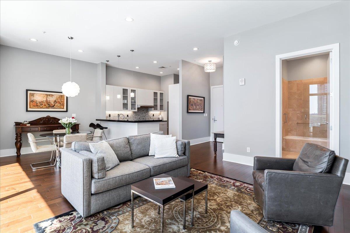 555 E 5th ST 2706
