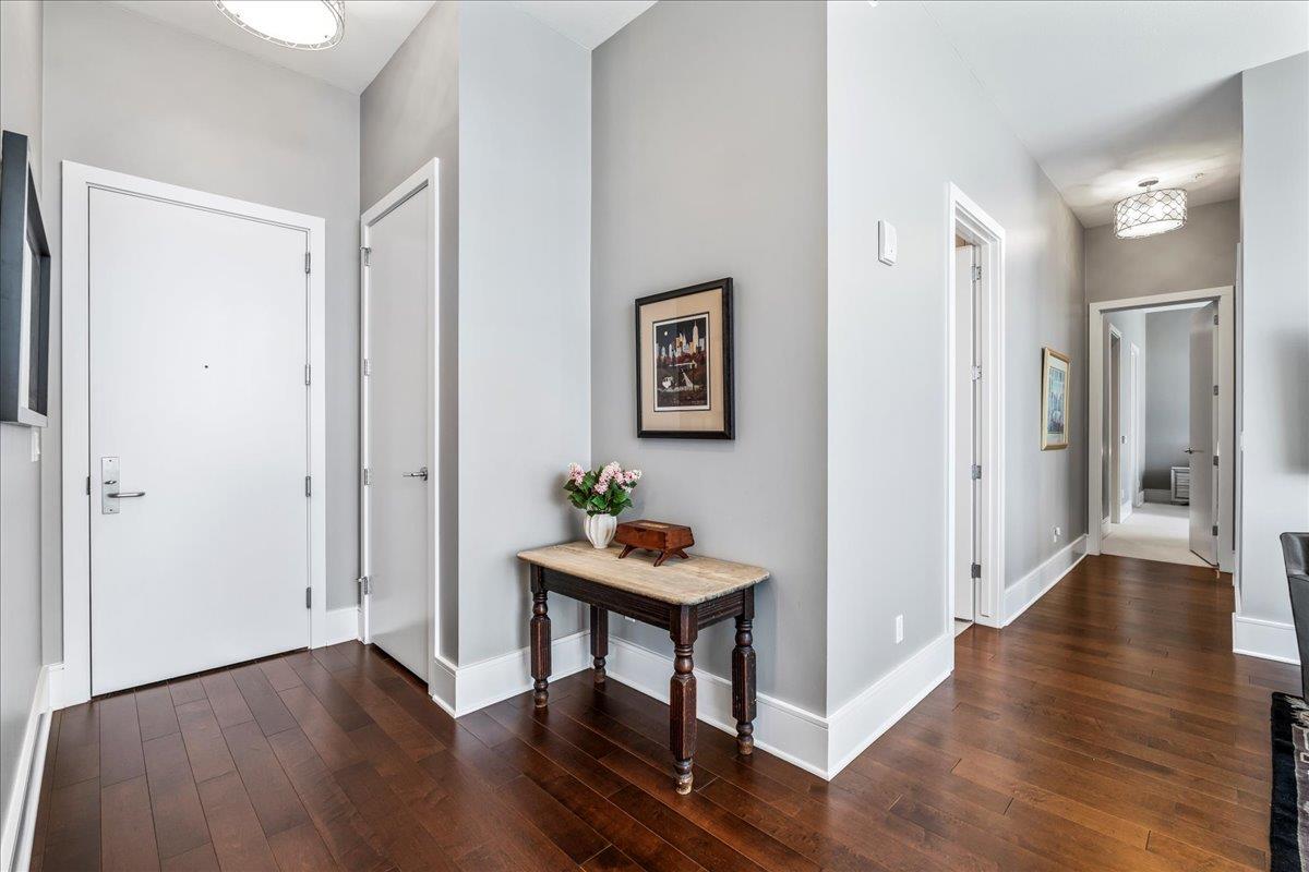 555 E 5th ST 2706