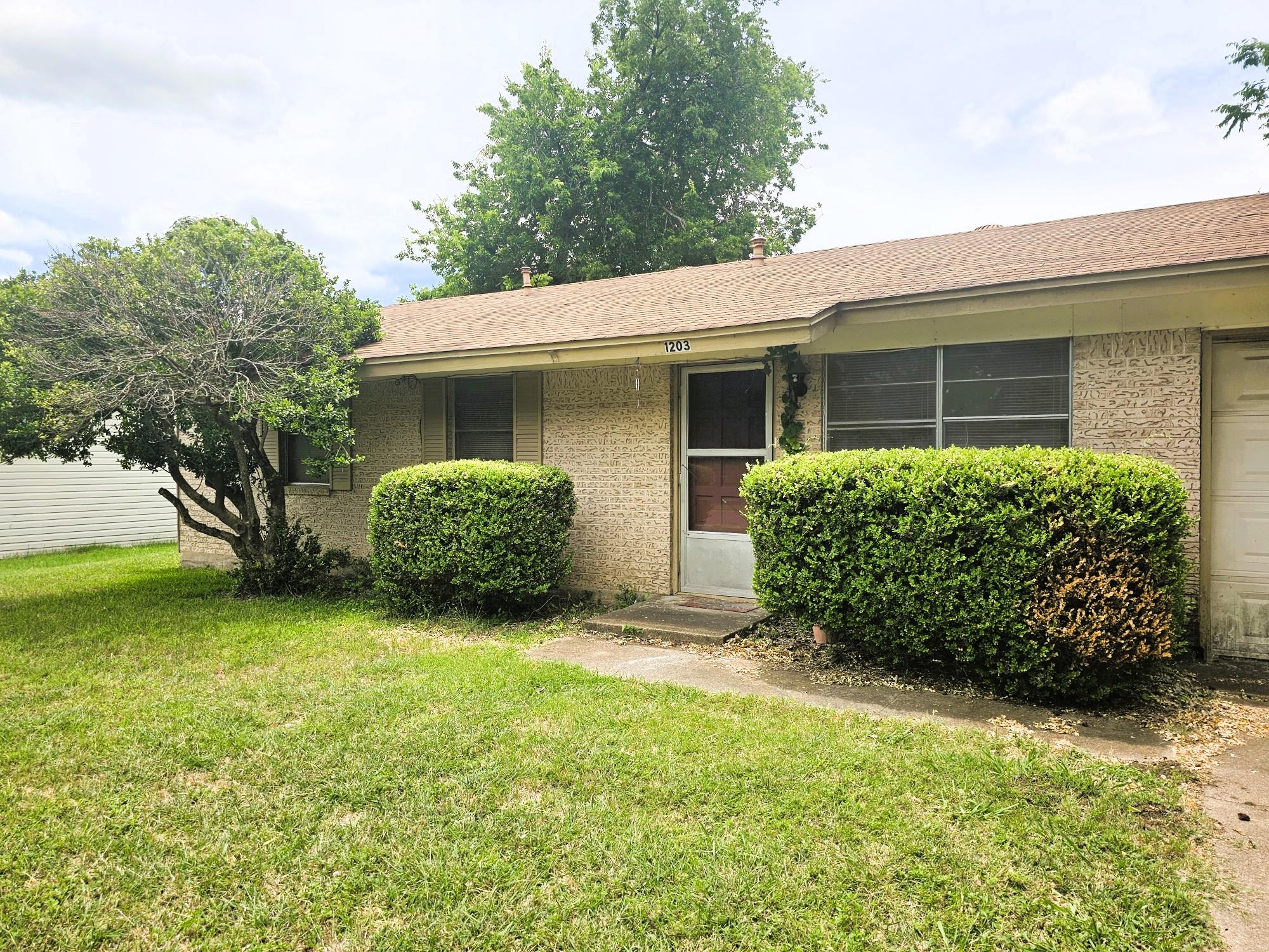 1203 Curry Ave