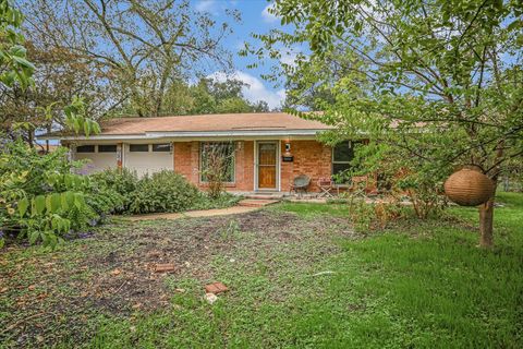 Photo of 7606 Silverplume CIR, Austin, TX 78757 (MLS # 1262511)
