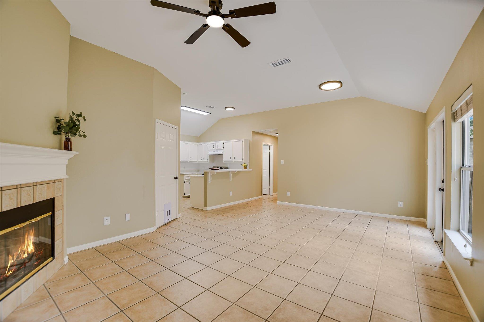 2157 Redwing WAY
