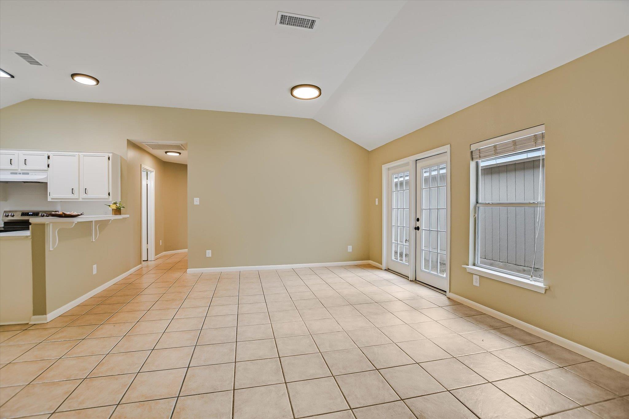 2157 Redwing WAY