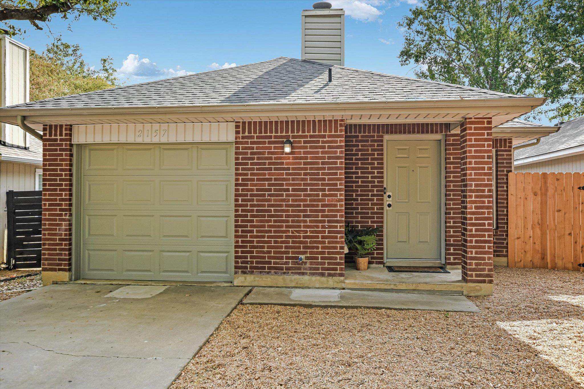 2157 Redwing WAY