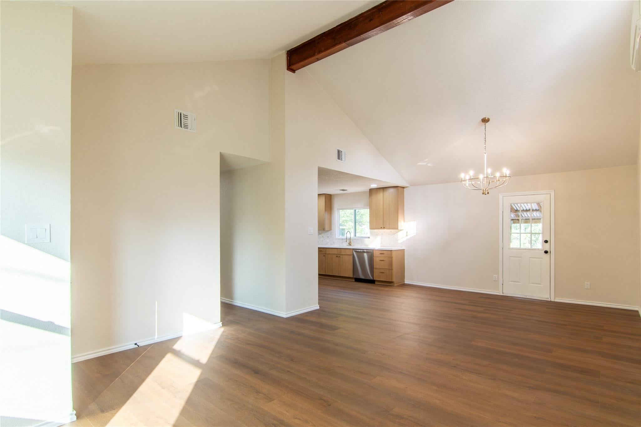 1635 Lakeview DR