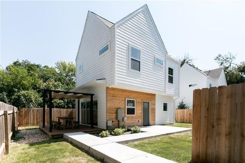 1105 Fiesta ST B Austin TX 78702