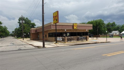 122 E 5th ST Shiner TX 77984