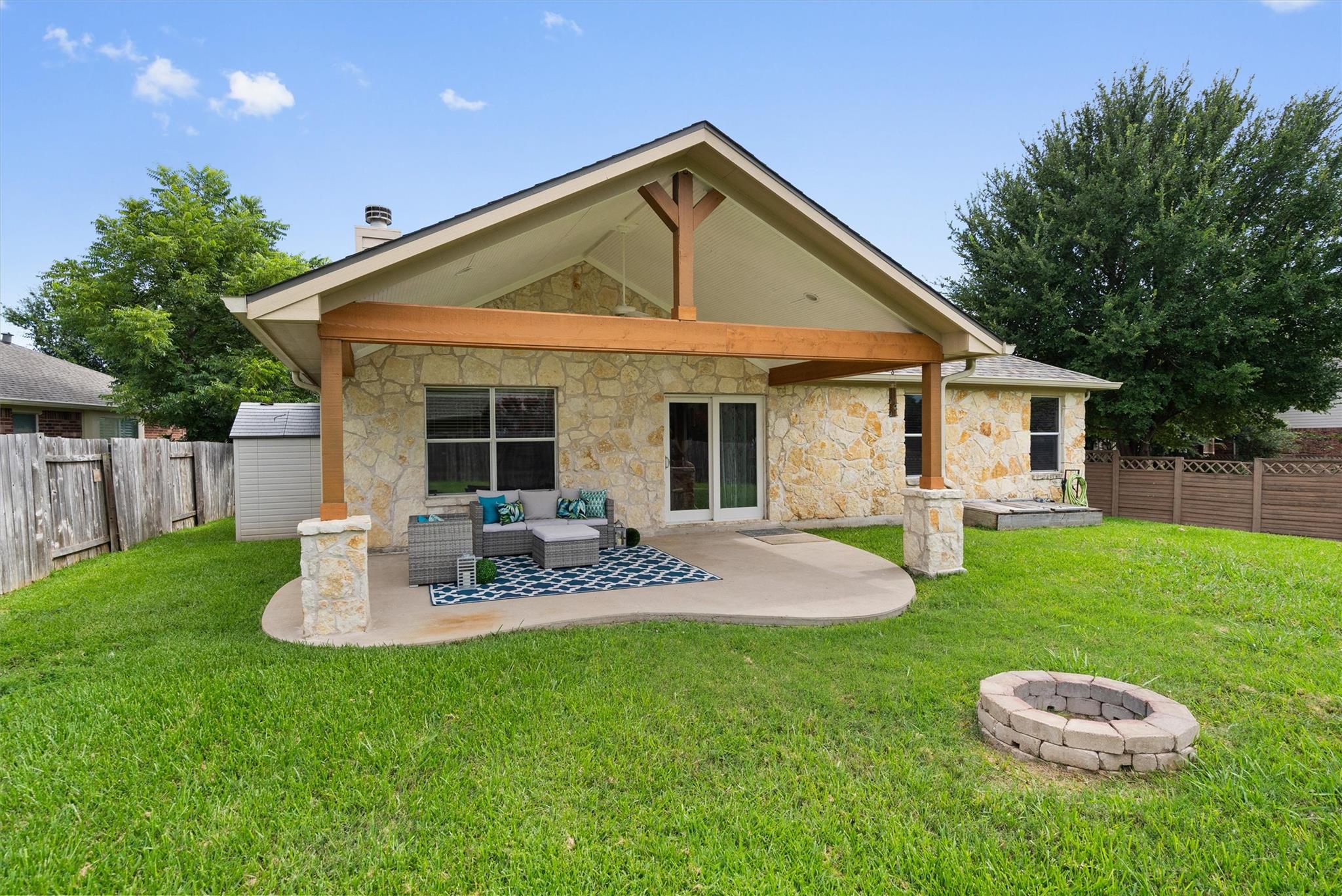 802 Meadow Bluff CT