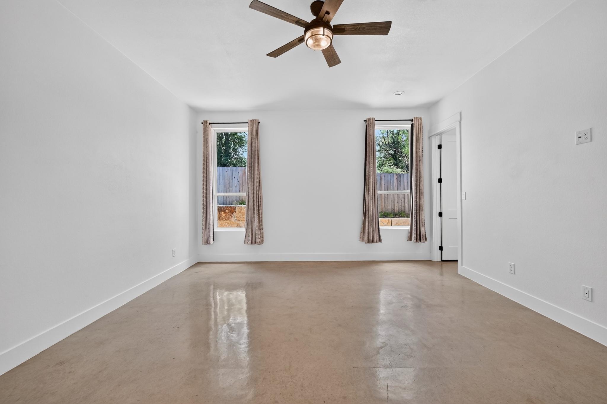 116 E Hickory DR