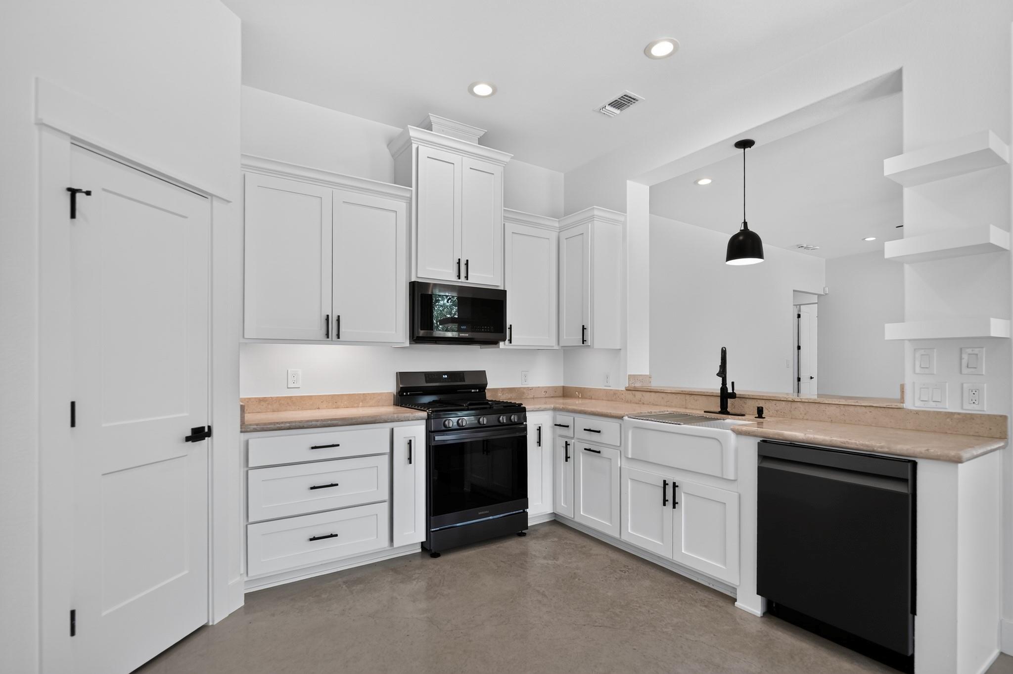 116 E Hickory DR