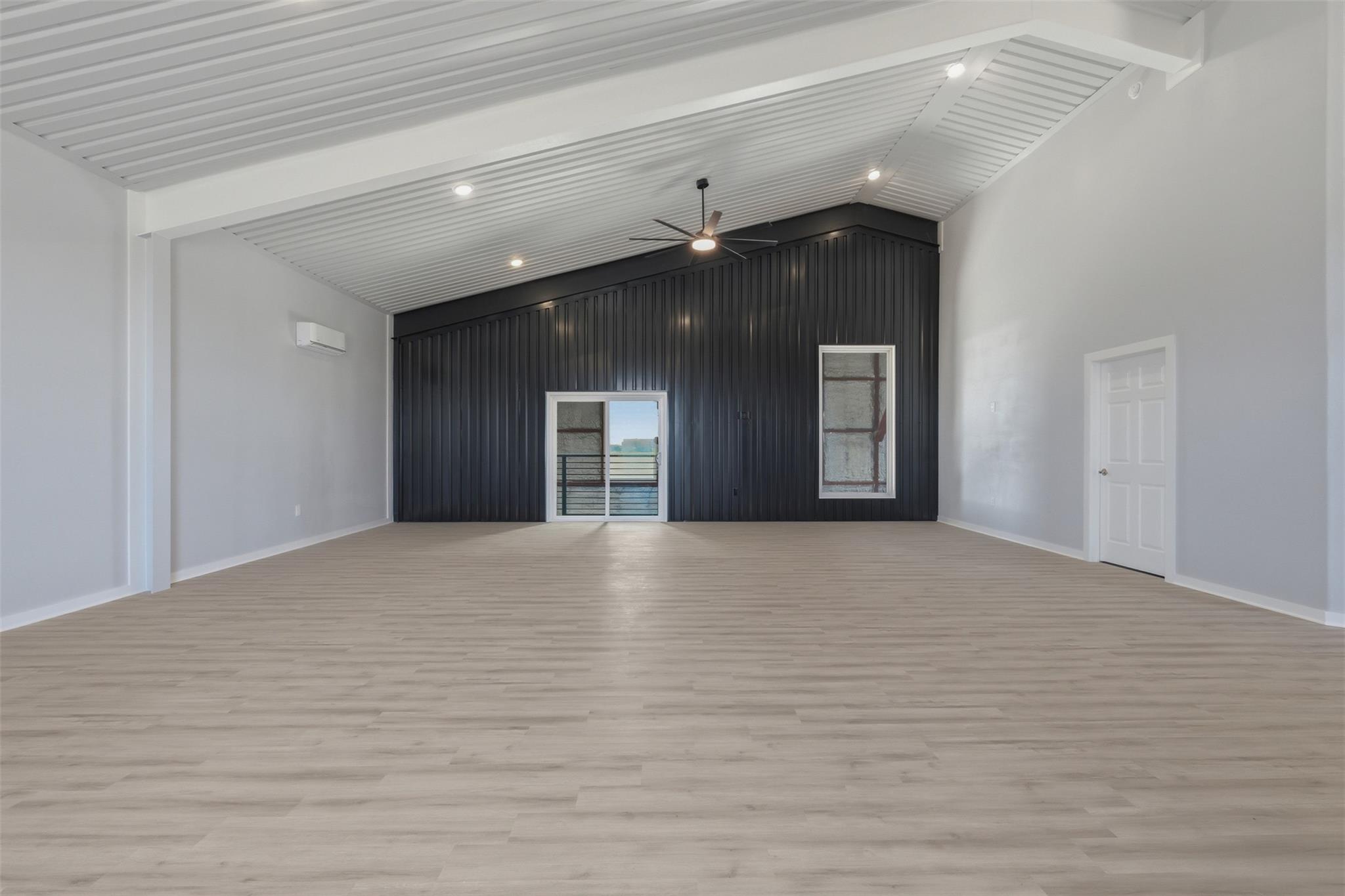 15771 S I35 Frontage Rd Hangar 39