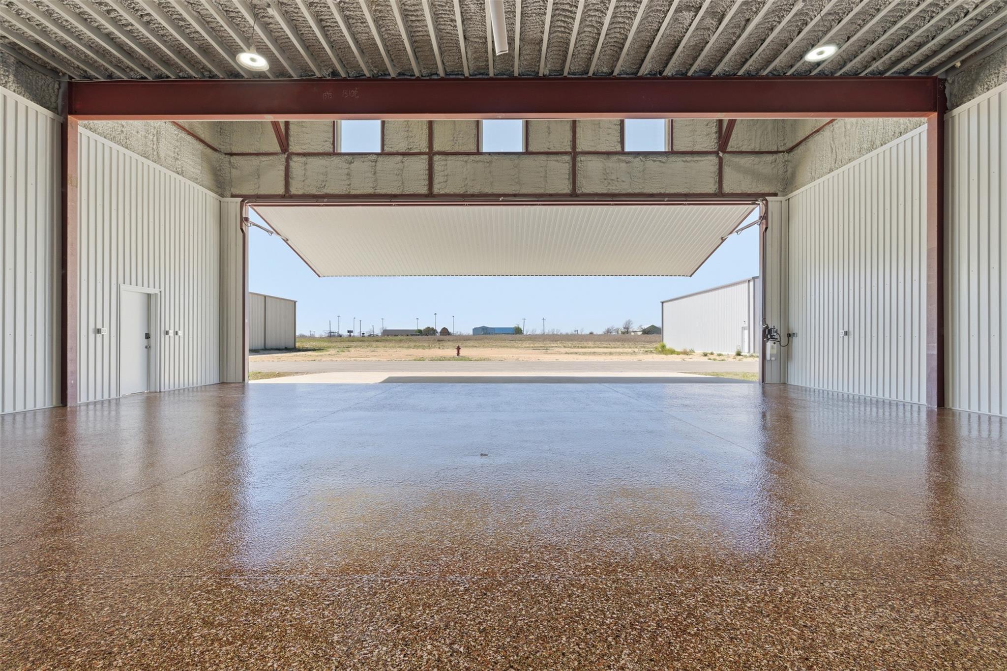 15771 S I35 Frontage Rd Hangar 39