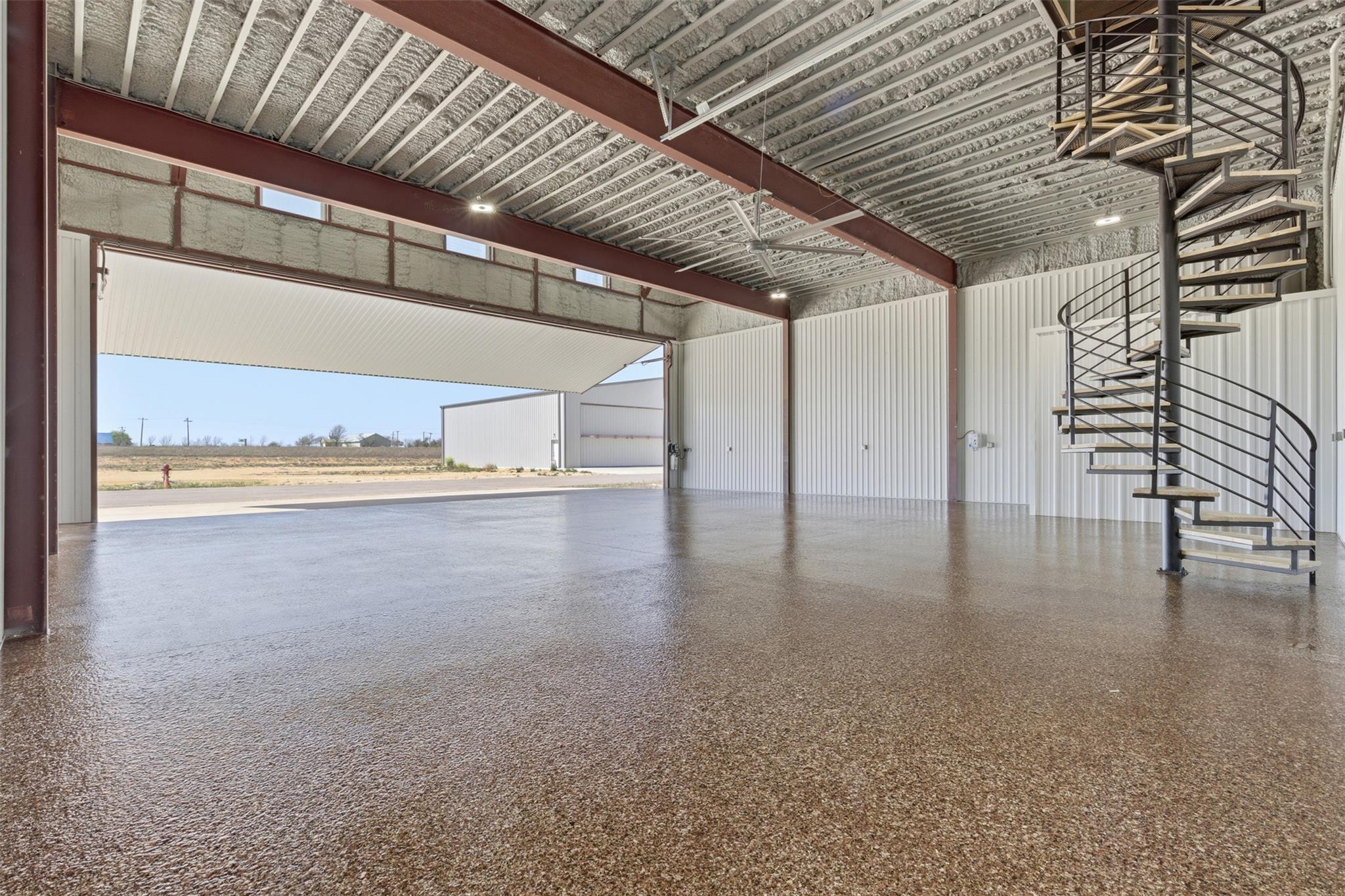 15771 S I35 Frontage Rd Hangar 39