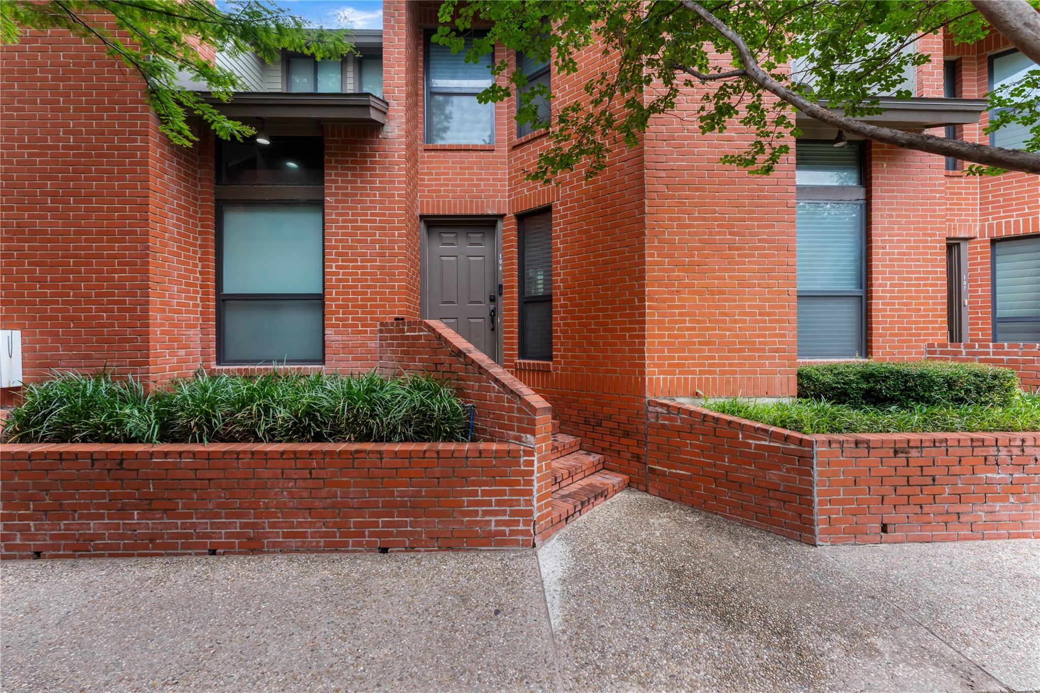 510 W 18th ST 106