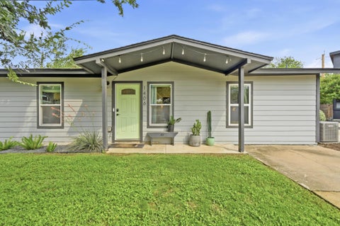Tiny photo for 1406 Camelot CIR #1, Austin, TX 78745 (MLS # 2426892)