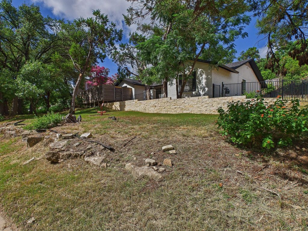 Photo for 6108 Shadow Valley DR #B, Austin, TX 78731 (MLS # 8488525)